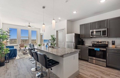 Stony Ridge North Apartment | Luxury 2BD/2BA Next to Airport ty5l
