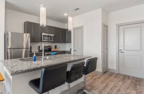 Stony Ridge North Apartment | Luxury 2BD/2BA Next to Airport ty5l