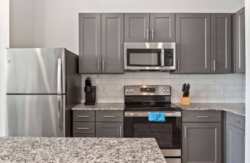 Stony Ridge North Apartment | Luxury 2BD/2BA Next to Airport ty5l
