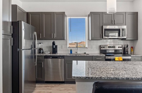 Stony Ridge North Apartment | Luxury 2BD/2BA Next to Airport z12g