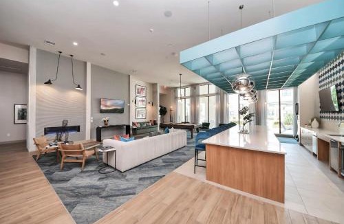 Conroe Apartment | Luxury 2BR 2BA King Beds Houston Stay Fast Wi-Fi