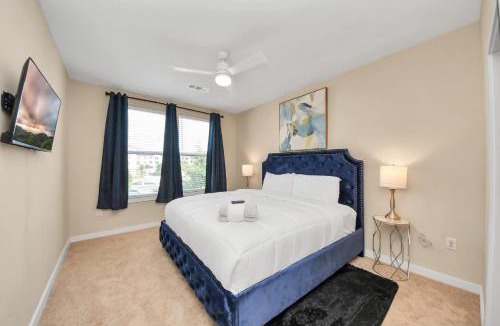 Conroe Apartment | Luxury 2BR 2BA King Beds Houston Stay Fast Wi-Fi