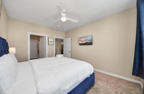 Conroe Apartment | Luxury 2BR 2BA King Beds Houston Stay Fast Wi-Fi