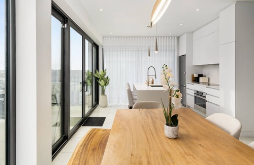 Laval Condo | Luxury 2BR Condo w/Rooftop Jacuzzi & Water Views