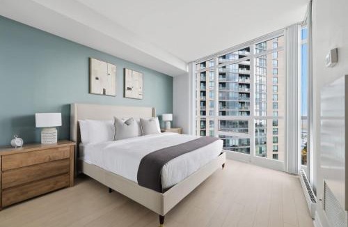 Fort York Apartment | Luxury 2BR Condo with King Beds & Views
