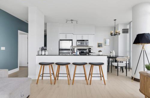 Fort York Apartment | Luxury 2BR Condo with King Beds & Views