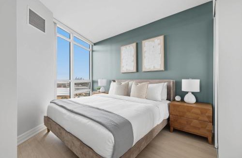 Fort York Apartment | Luxury 2BR Condo with King Beds & Views
