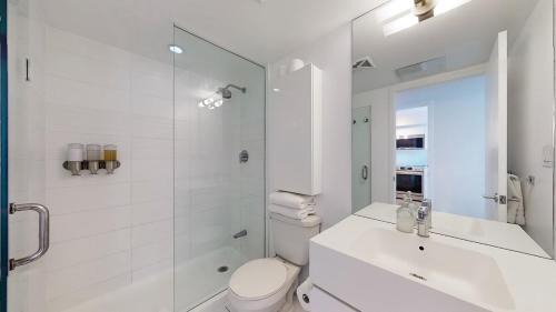 CityPlace Apartment | Luxury 2BR KING Bed, Rogers Centre & Parking