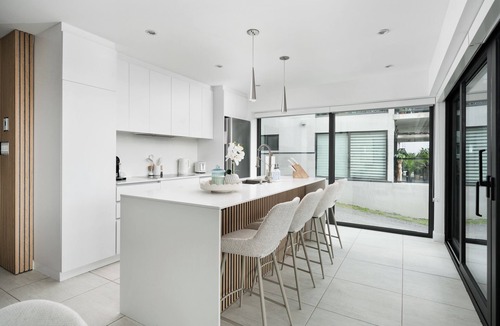 Laval Apartment | Luxury 2BR Waterfront Condo w/Garage Parking