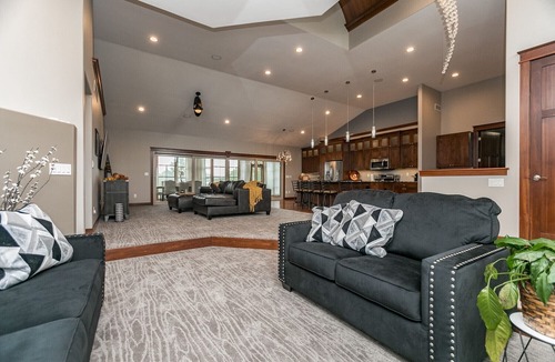 Cedar Rapids House | Luxury 3-Bed VRBO in Cedar Rapids, IA! Sleeps 10. Book Now!