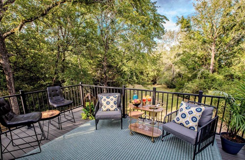 College Station House | Luxury 3-bedroom with elevated speakeasy vibes, sleeps 10, and brand new