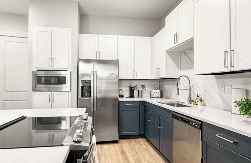 Deep Ellum Apartment | Luxury 3BD | Deep Ellum | Parking | Pool+Gym