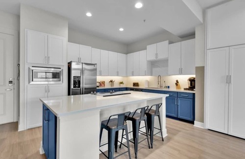 Deep Ellum Apartment | Luxury 3BD | Deep Ellum | Parking | Pool+Gym