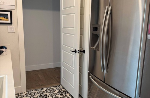 Allen House | Luxury 4‑Bedroom Allen Estate with Cool AC & Beautiful Indoor–Outdoor Living