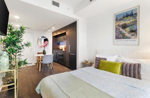 Downtown Montreal House | Luxury Apartments with View & Indoor Heated Pool