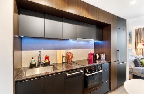 Downtown Montreal House | Luxury Apartments with View & Indoor Heated Pool