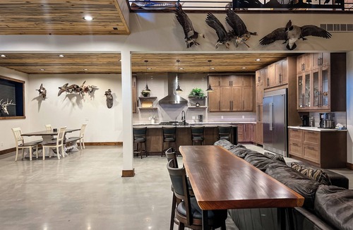 Holmesville House | Luxury Barndominium | 112 Acres, Private Pond, Trails, WiFi