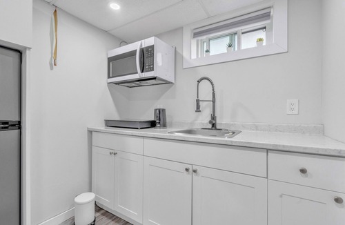St. James House | Luxury Basement Suite in Top Prime Location