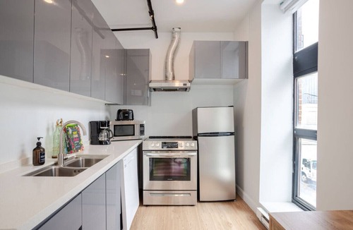 Downtown Montreal Apartment | Luxury Bishop Apartment - Prime Downtown Spot