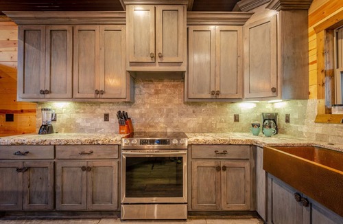 Hochatown Cabin | Luxury Broken Bow Cabin w/Private Pond | Sleeps 18