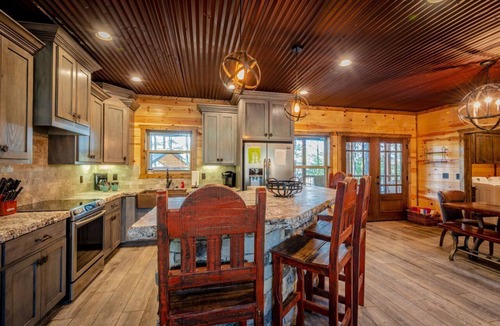 Hochatown Cabin | Luxury Broken Bow Cabin w/Private Pond | Sleeps 18