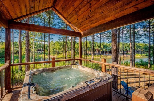 Hochatown Cabin | Luxury Broken Bow Cabin w/Private Pond | Sleeps 18