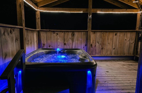 Bismarck Cabin | Luxury cabin getaway on a 40 acre retreat