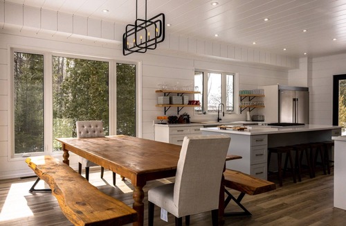 Carnarvon House | Luxury Cottage on Twelve Mile Lake
