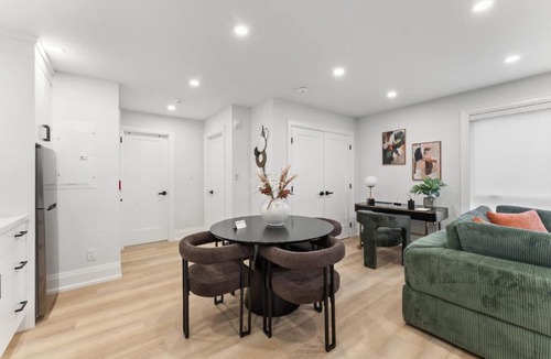 Keelesdale - Eglinton West House | Luxury Deluxe 1 BR - 2 Beds - Stylish - New Build Downtown