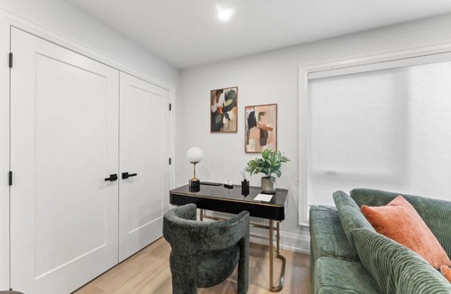 Keelesdale - Eglinton West House | Luxury Deluxe 1 BR - 2 Beds - Stylish - New Build Downtown