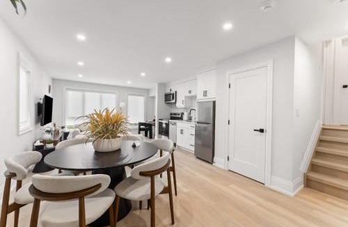 Keelesdale - Eglinton West Apartment | Luxury Deluxe 2 BR - 2 Beds - Stylish - New Build Downtown