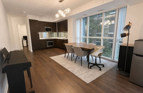 Deer Park Condo | Luxury Forest Hill Condo/Steps to UCC. BSS & Downtown/Summer Short-Term