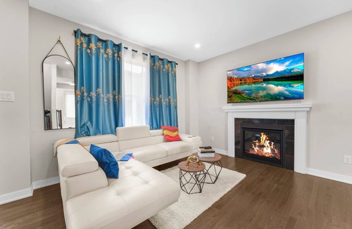 Ottawa Division House | Luxury Getaway | Game Room Entertainment + Dedicated Office Space
