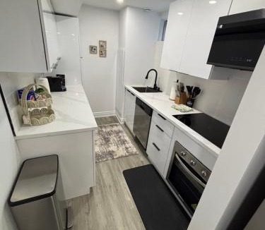 Thorold Apartment | Luxury Guest Suite