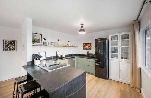 Juneau Apartment | Luxury Harbor Escape | Walk to Food & Fun