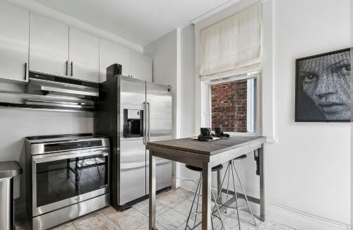 Summerhill Villa | Luxury Home 3bed2bath Yorkville Parking Sauna Gym