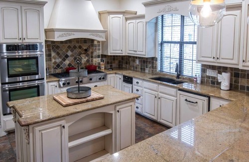 Malakoff House | Luxury home on 40 private acres #privatelake #pool