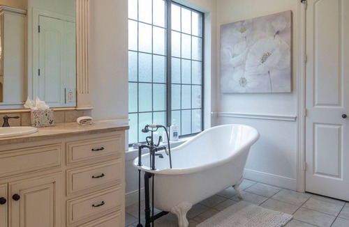 Malakoff House | Luxury home on 40 private acres #privatelake #pool