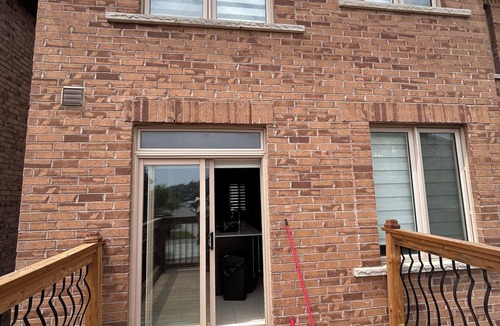 Brampton House | Luxury home promo price 7 beds Netflix parking