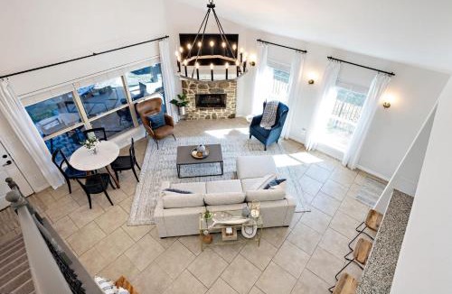 Mabank House | Luxury Lakefront Getaway