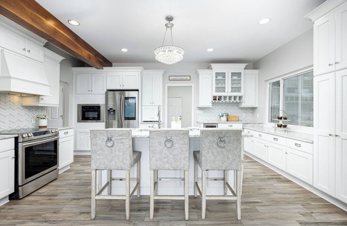 Brooklyn House | Luxury Lakefront Home: Hot Tub l Beach l Sleeps 15