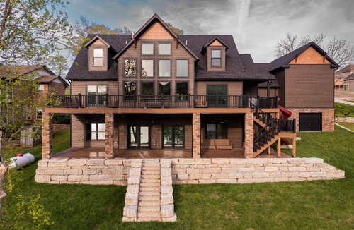 Eureka Springs House | Luxury Lakefront 6 Bedroom Dream Home on Tablerock Lake