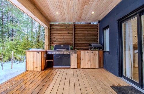 Rama House | Luxury Lakefront with Sauna & EV