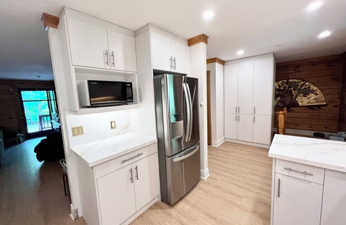 Lafontaine House | Luxury Log Cabin with work spaces, generator and car charger