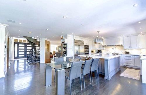 Richmond Hill House | Luxury Modern Retreat in Richmond Hill