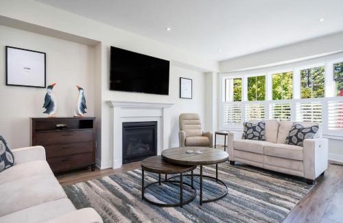 The Blue Mountains House | Luxury Mountain Townhome - Shuttle Patio & Trails