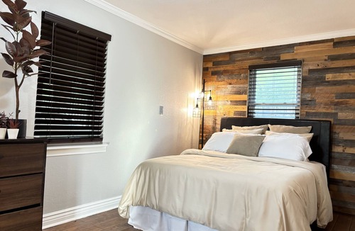 Porter House | Luxury Oasis Retreat in Houston! Main House + Guest House included