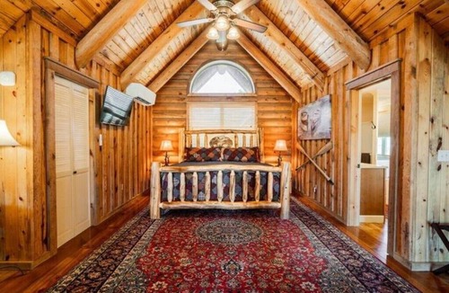 Lone Rock Cabin | Luxury Riverfront Lodge Fishing, Hot Tub & White River Access and Ozark Views”