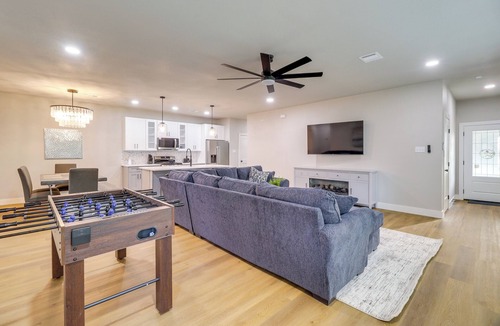 Central Arlington House | Luxury Rooftop Retreat - Near AT&T & Six Flags