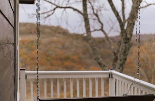 Park Hill Cabin | Luxury Serene Waterside Cabin on Tenkiller